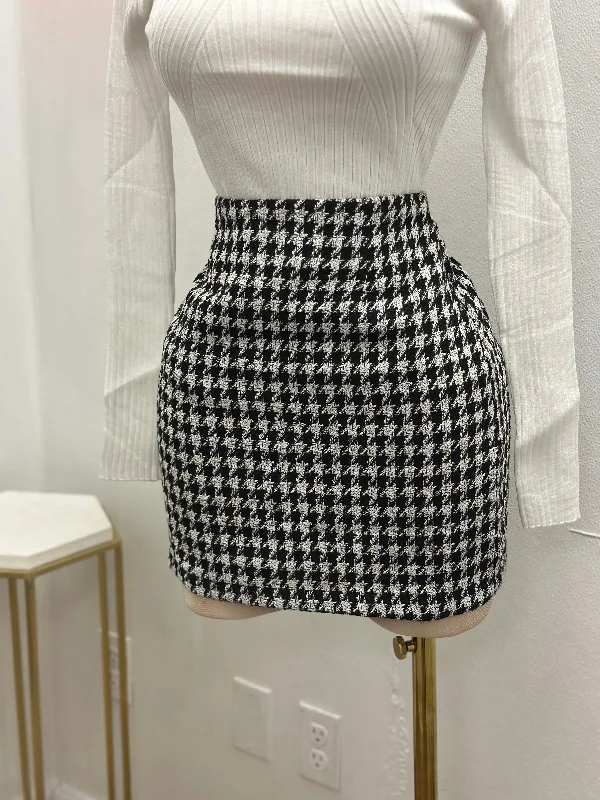 Houndstooth Black and White Skirt- No Estira, Not Stretchy